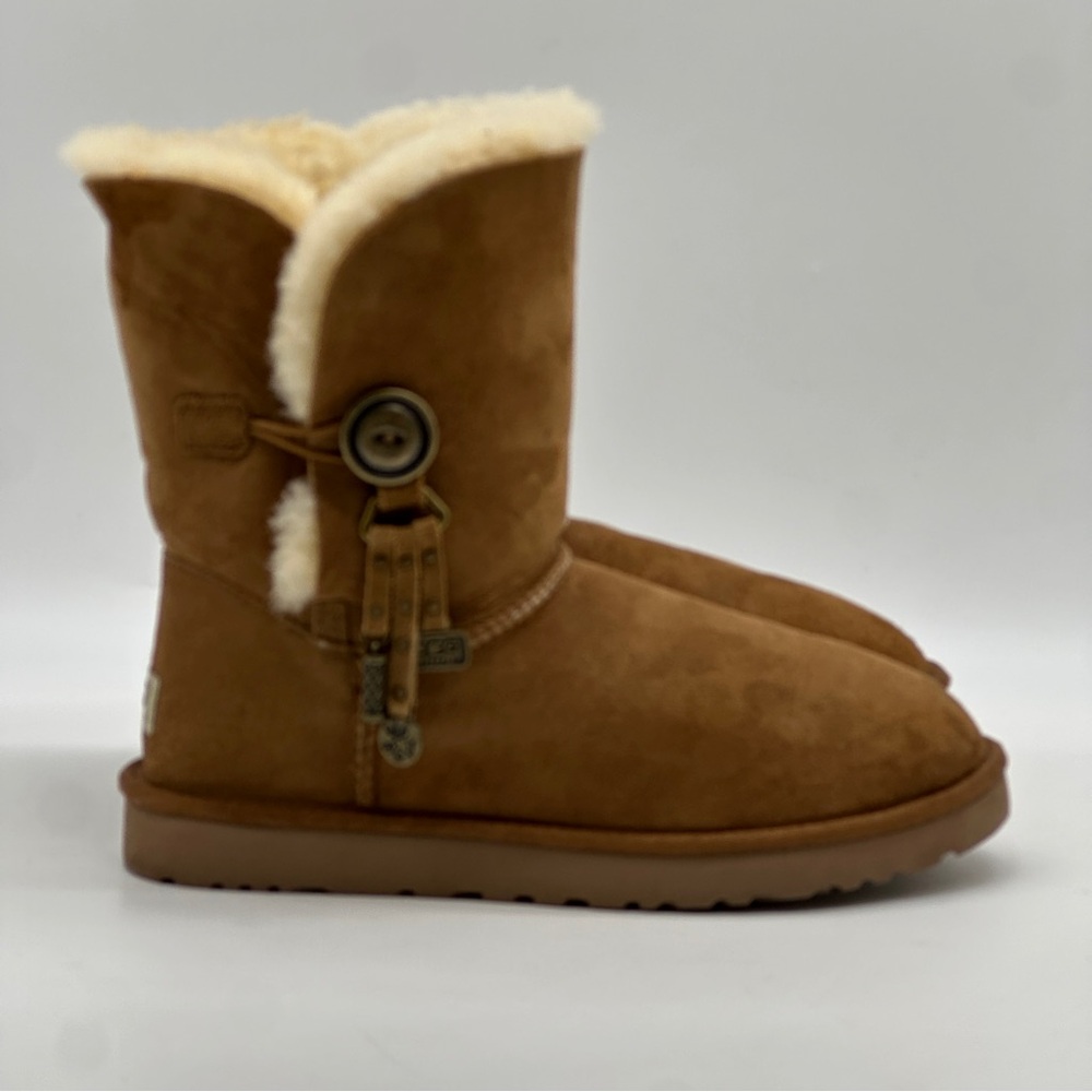 UGG Azalea Charm Sheepskin Classic Short Boots. Size 10